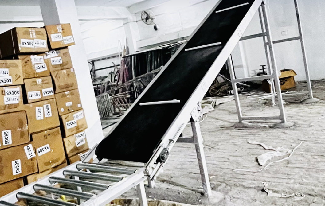 Inclined belt conveyor
