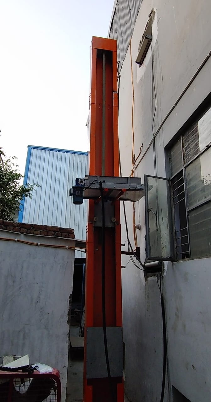 Vertical lift conveyor